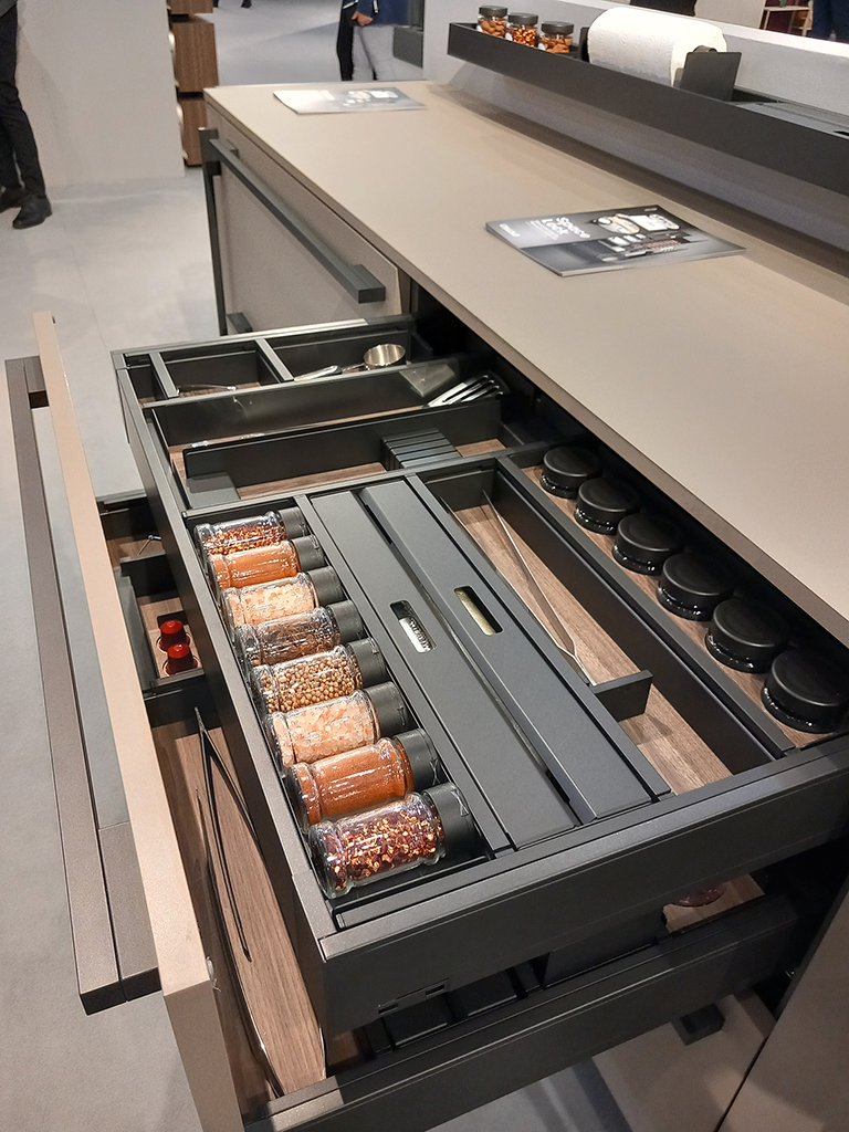 ubertero SpaceLock de Vibo en SICAM 2025 | Representaciones Mondragón Cubertero SpaceLock de Vibo presentado en SICAM 2025 – Representaciones Mondragón